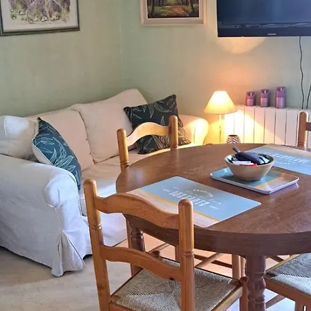 50 M Des Cures Joli Phannie Parking Wifi Debit Libre Avril Et Apres 24 Octobre Апартаменты