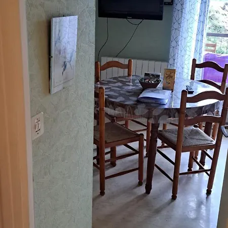 50 M Des Cures Joli Phannie Parking Wifi Debit Libre Avril Et Apres 24 Octobre Апартаменты *